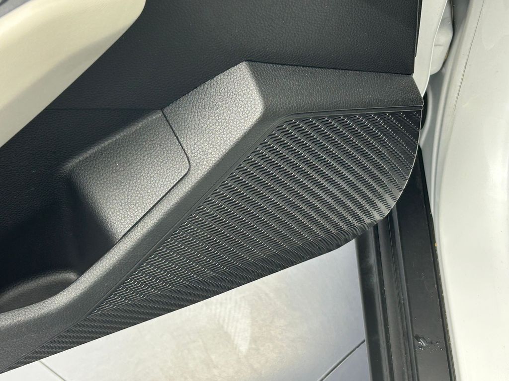 Used 2023 White Honda EX image 13