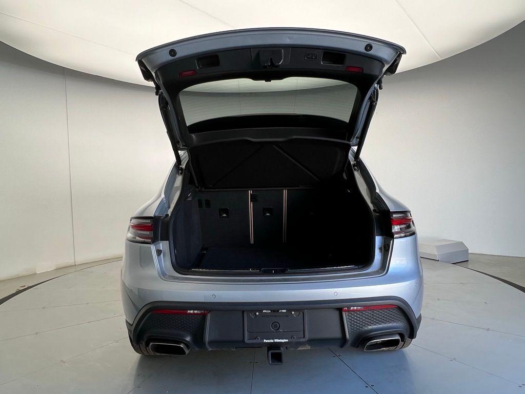 Thumbnail: 2022 Porsche Macan - 20