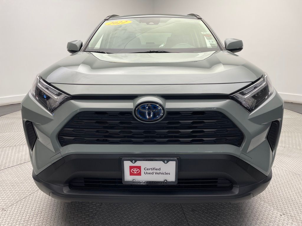 2022 Toyota RAV4 XLE 2