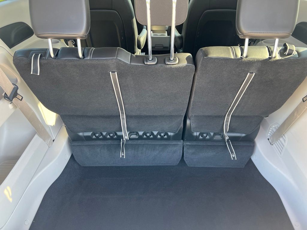 Used 2023 Chrysler Pacifica Van