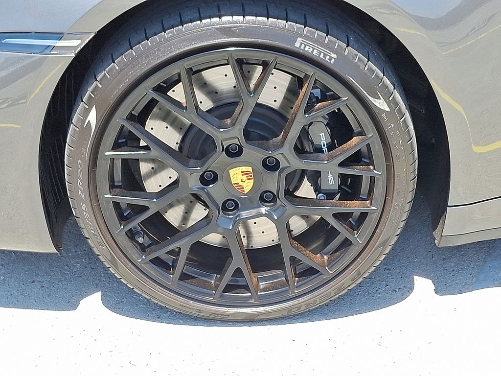 Thumbnail: 2024 Porsche 911 - 10