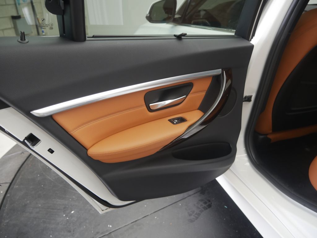 Thumbnail: 2019 BMW 3 Series - 18