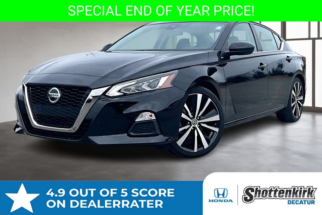 2022 Nissan Altima SR's photo