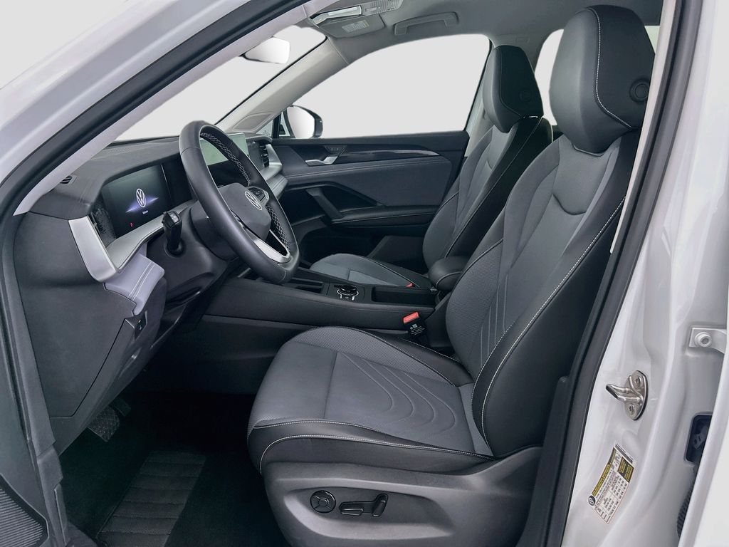 Thumbnail: 2025 Volkswagen Tiguan - 17