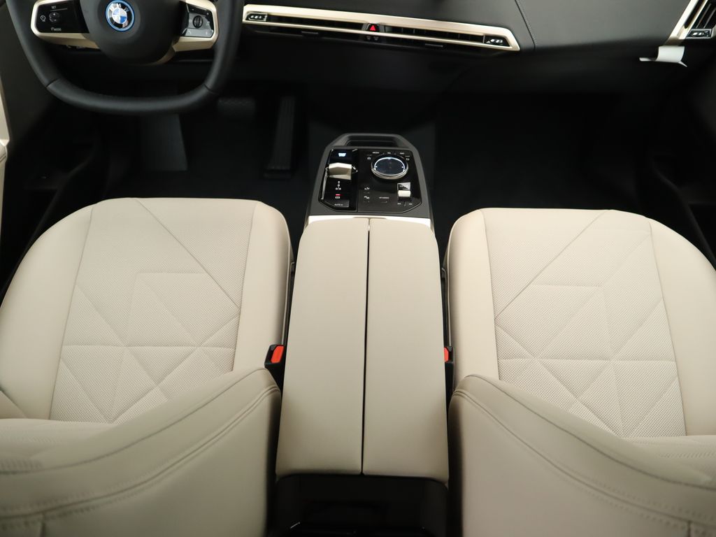 2025 BMW iX xDrive50 17