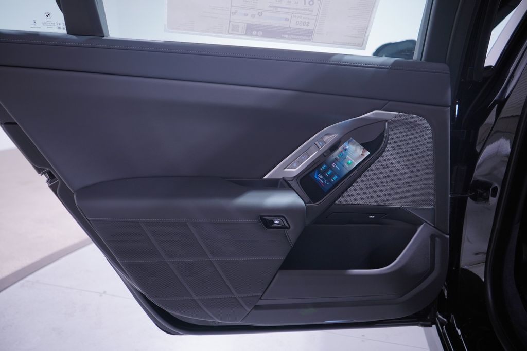Thumbnail: 2025 BMW i7 - 13