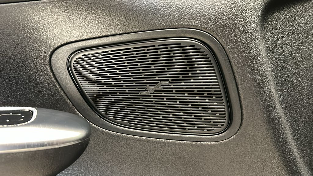 2025 Mercedes-Benz GLC 300 23