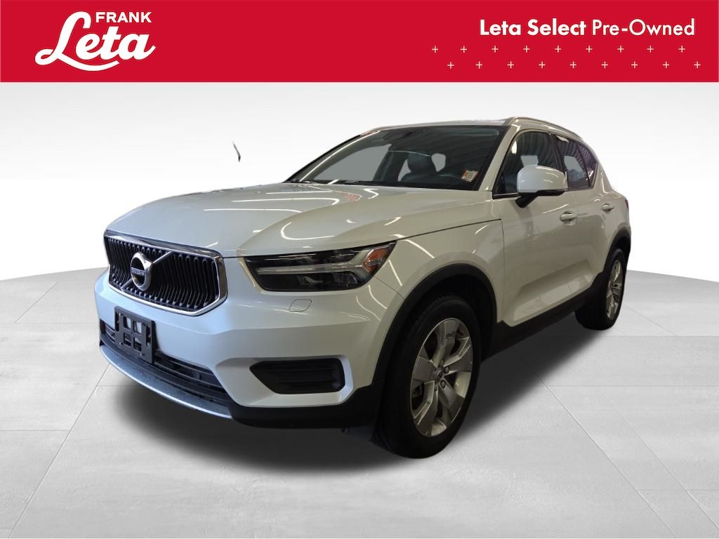 2022 Volvo XC40 T5 Momentum AWD