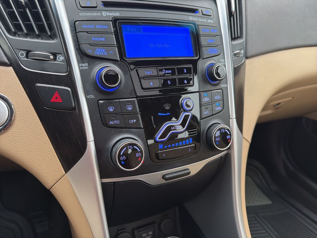 Thumbnail: 2013 Hyundai Sonata - 30