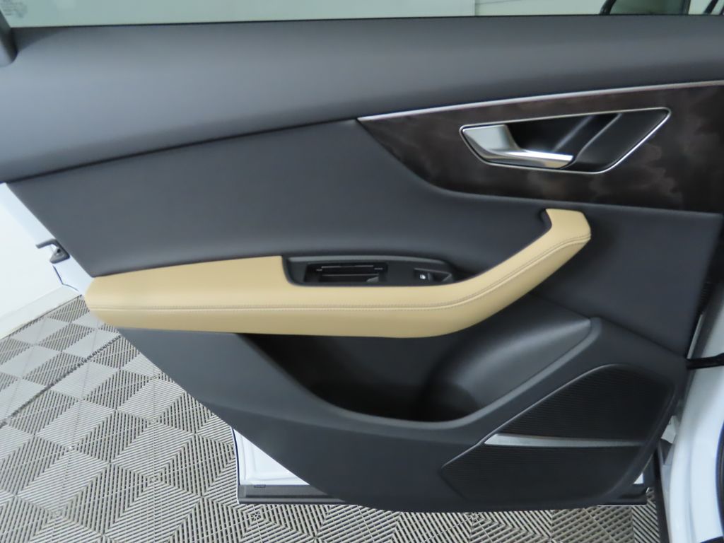 2025 Audi Q7  28