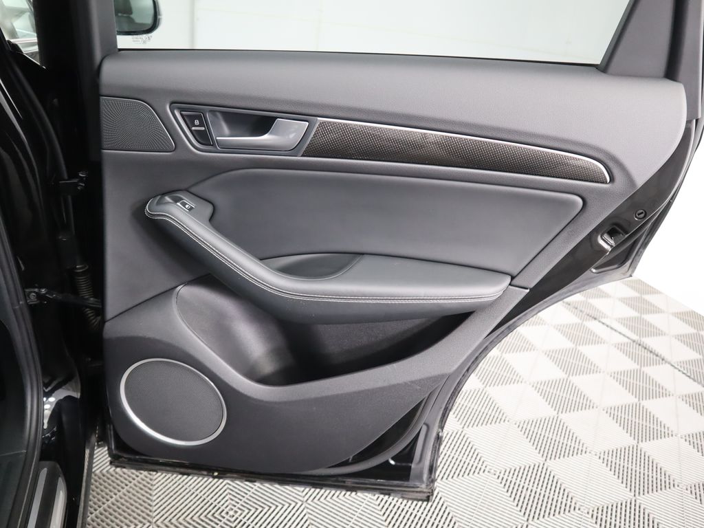 Thumbnail: 2015 Audi SQ5 - 28