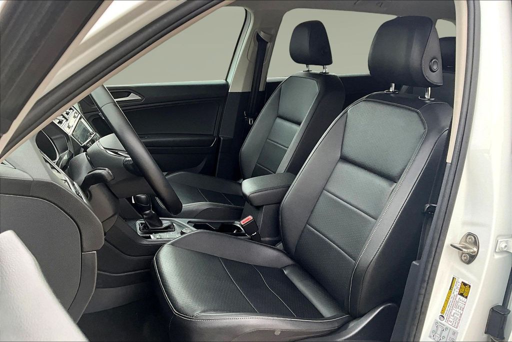 Used 2019 White Volkswagen 2.0T SE image 21