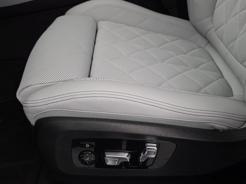 New 2026 Alpine White BMW xDrive50e image 28