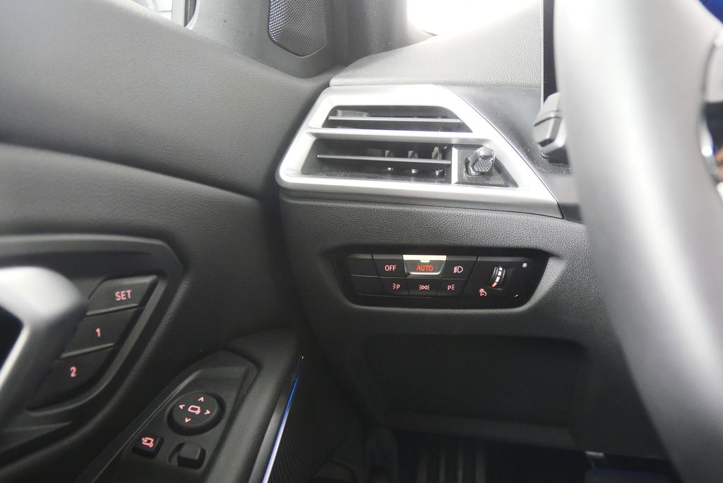 Thumbnail: 2025 BMW 3 Series - 21