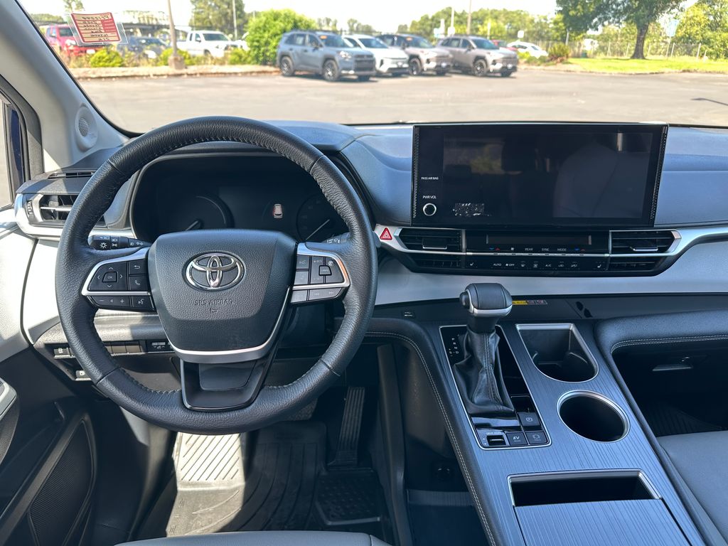 2025 Toyota Sienna XLE