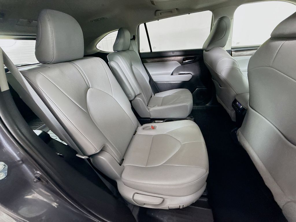 Thumbnail: 2020 Toyota Highlander - 28