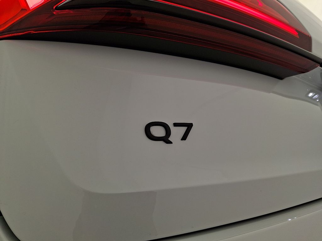 Thumbnail: 2026 Audi Q7 - 21