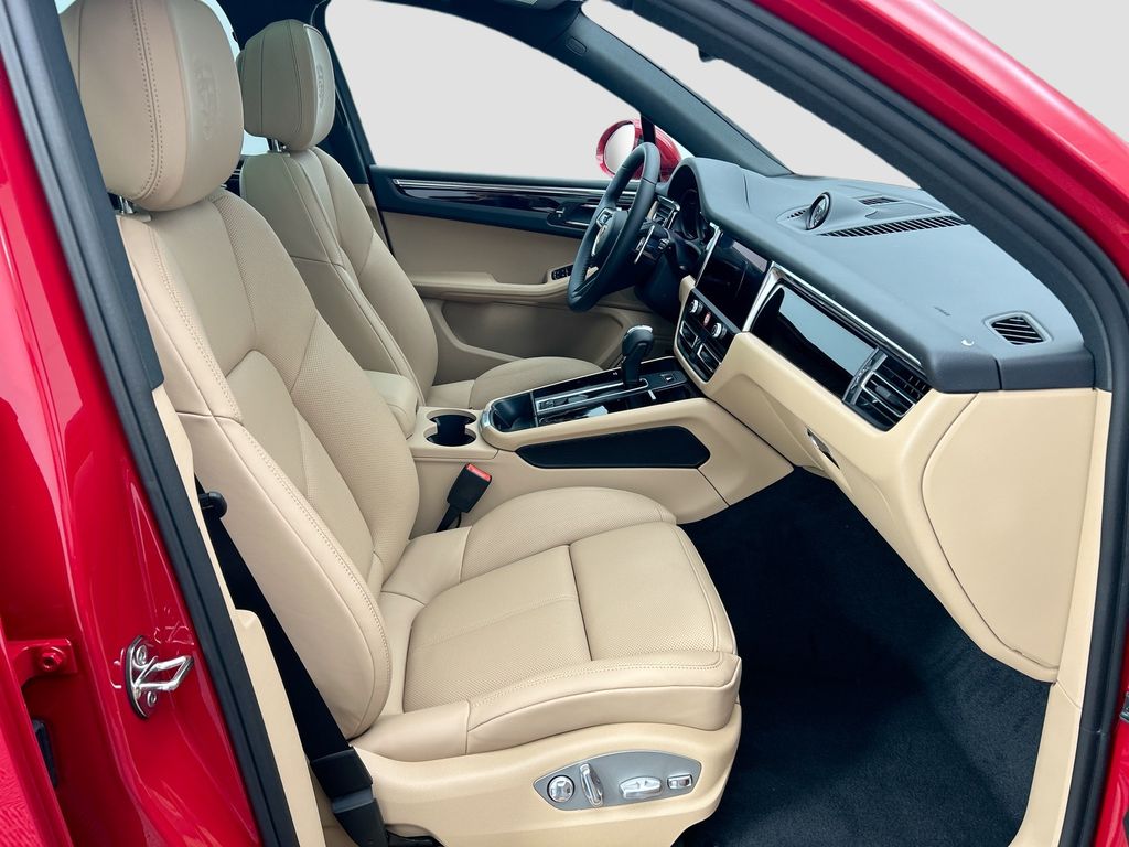 Thumbnail: 2026 Porsche Macan - 22