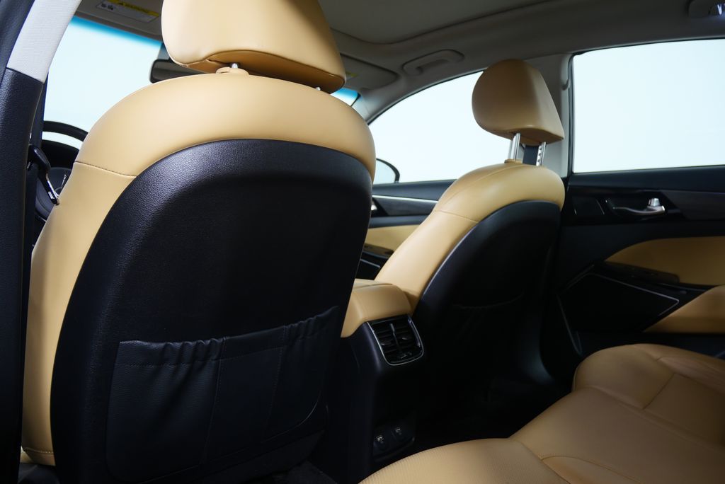 2020 Kia Cadenza Limited 16