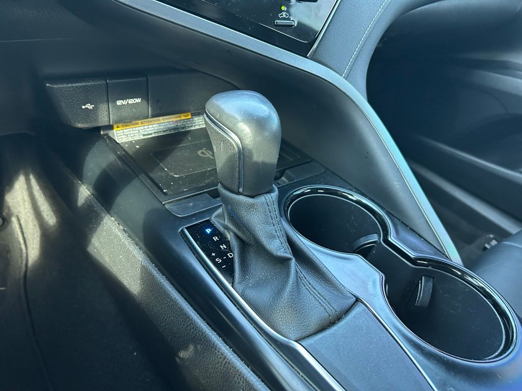 2020 Toyota Camry SE 27