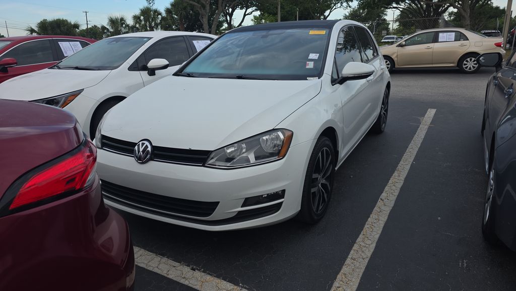 White 2017 Volkswagen Golf TSI SE 4-Door FWD Hatchback Front-Wheel Drive 6-Speed Automatic