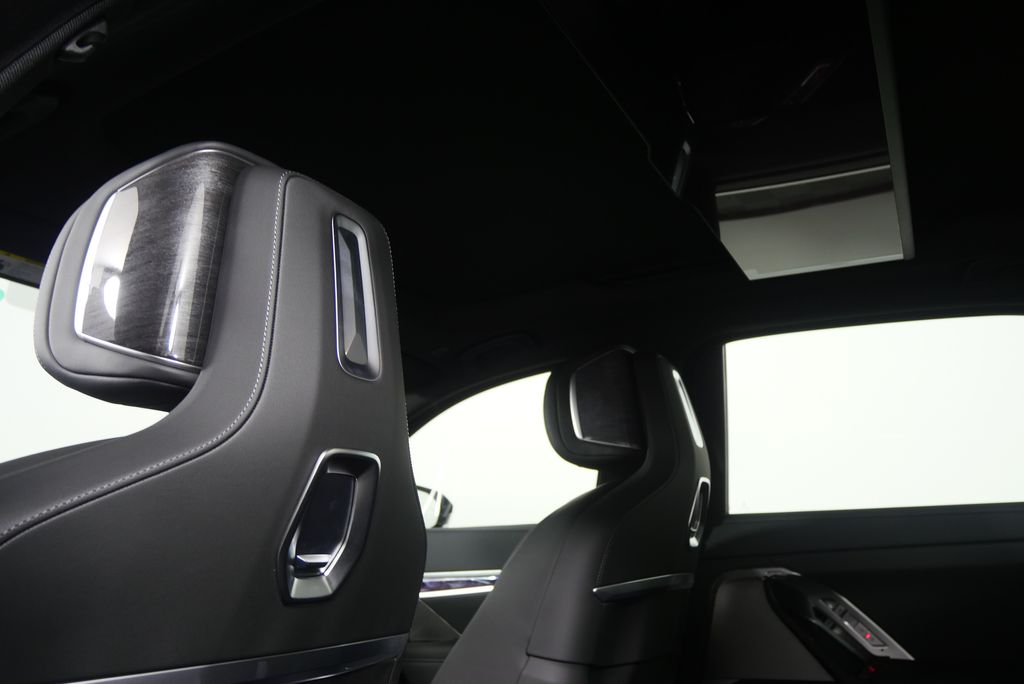 Thumbnail: 2026 BMW i7 - 18