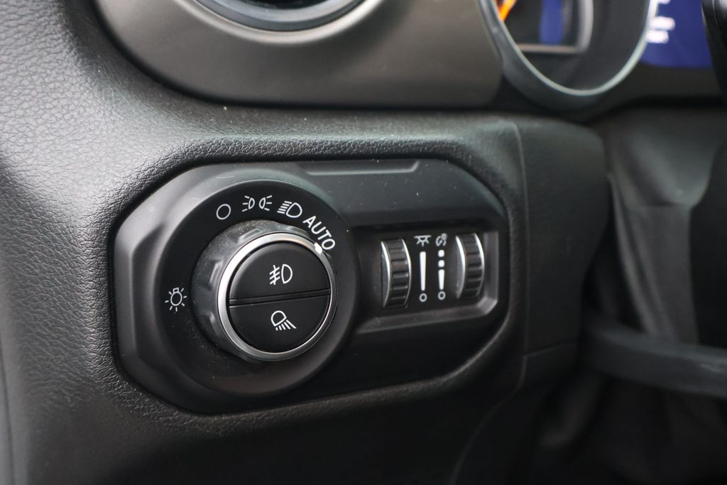 Thumbnail: 2020 Jeep Gladiator - 16