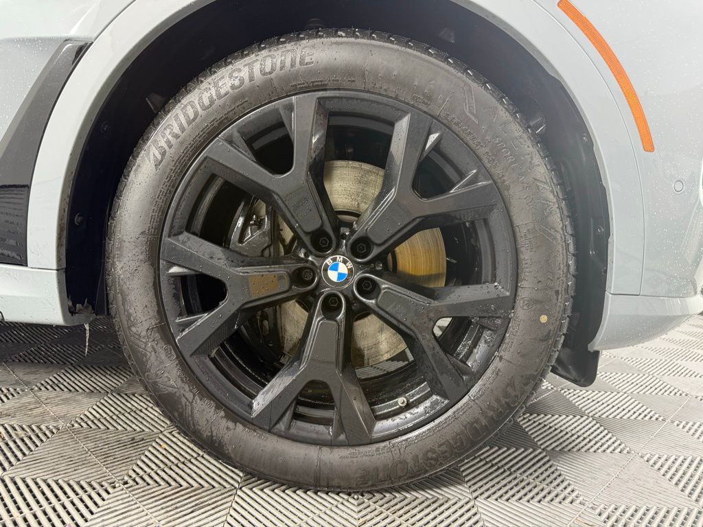 Thumbnail: 2024 BMW X7 - 11