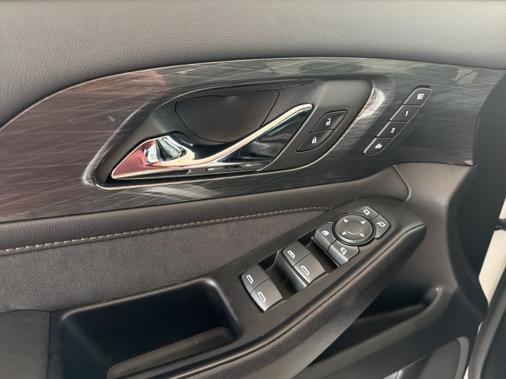 Thumbnail: 2023 Chevrolet Traverse - 28