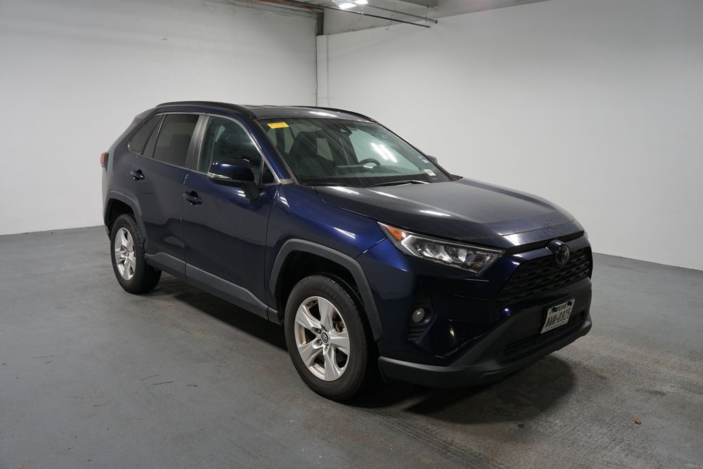 2021 Toyota RAV4 XLE 3