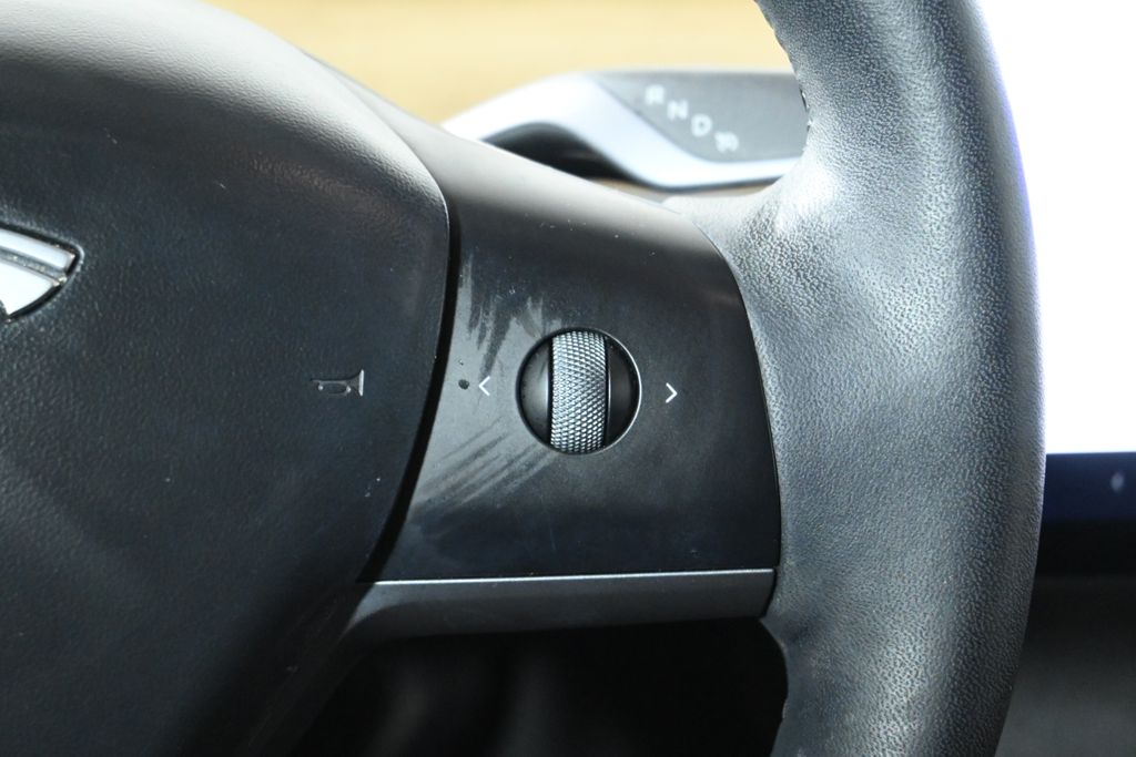 Thumbnail: 2022 Tesla Model Y - 16