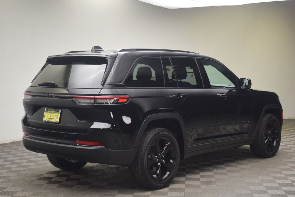 used 2024 Jeep Grand Cherokee car, priced at $32,000