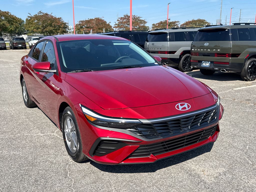 2025 Hyundai Elantra SE photo 5