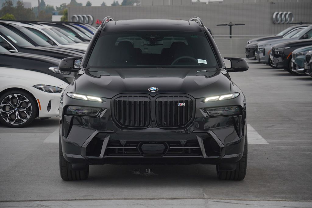 2025 BMW X7 M60i 2