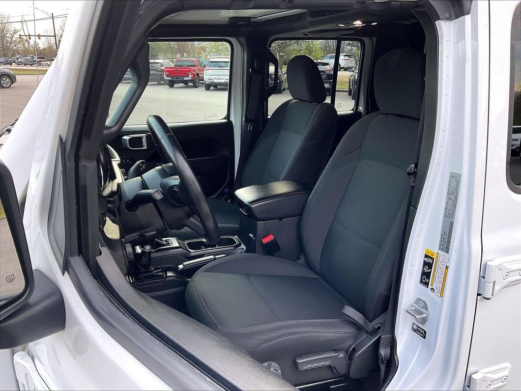 2022 Jeep Gladiator — photo 10