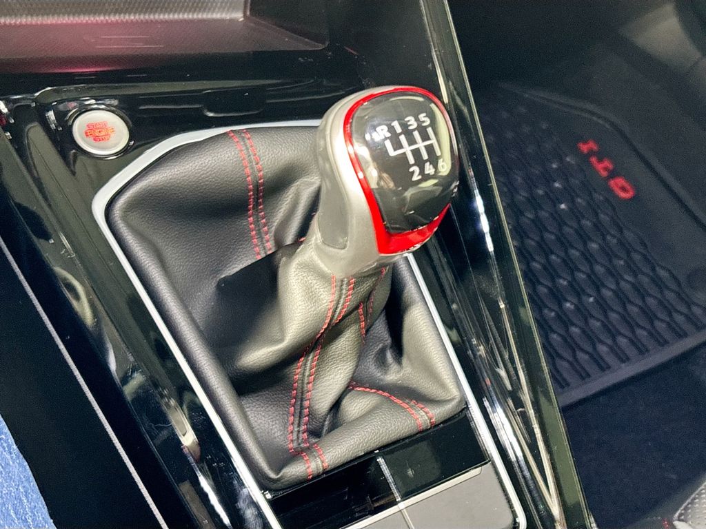 2024 Volkswagen Golf GTI SE