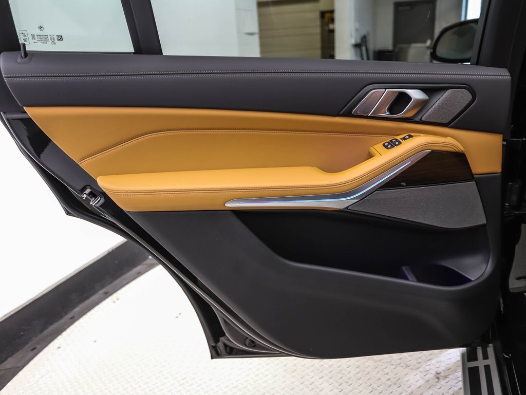 Thumbnail: 2026 BMW X7 - 20