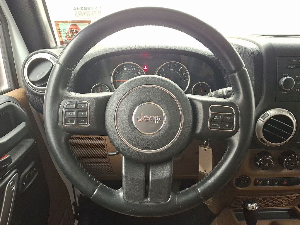 Thumbnail: 2015 Jeep Wrangler - 18