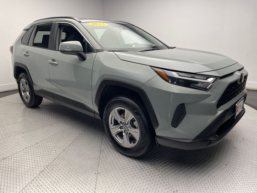 2023 Toyota RAV4 XLE 3