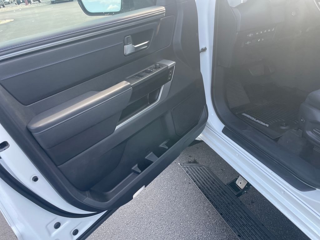 2025 Toyota Sequoia Platinum photo 40