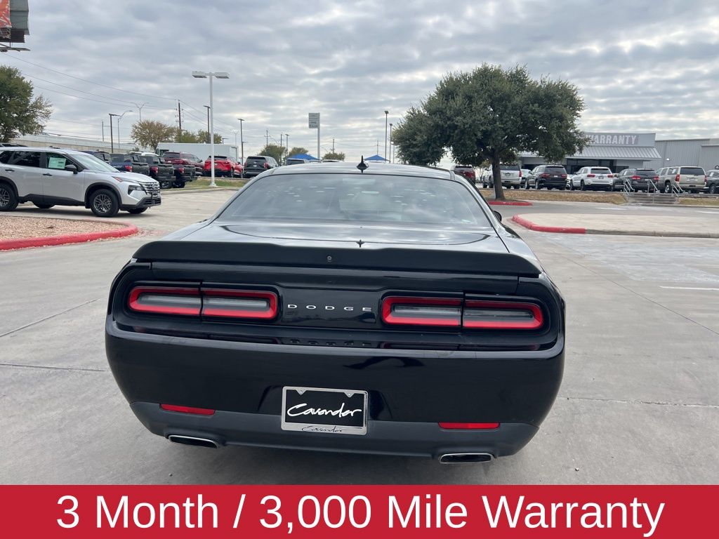 2016 Dodge Challenger SXT 11