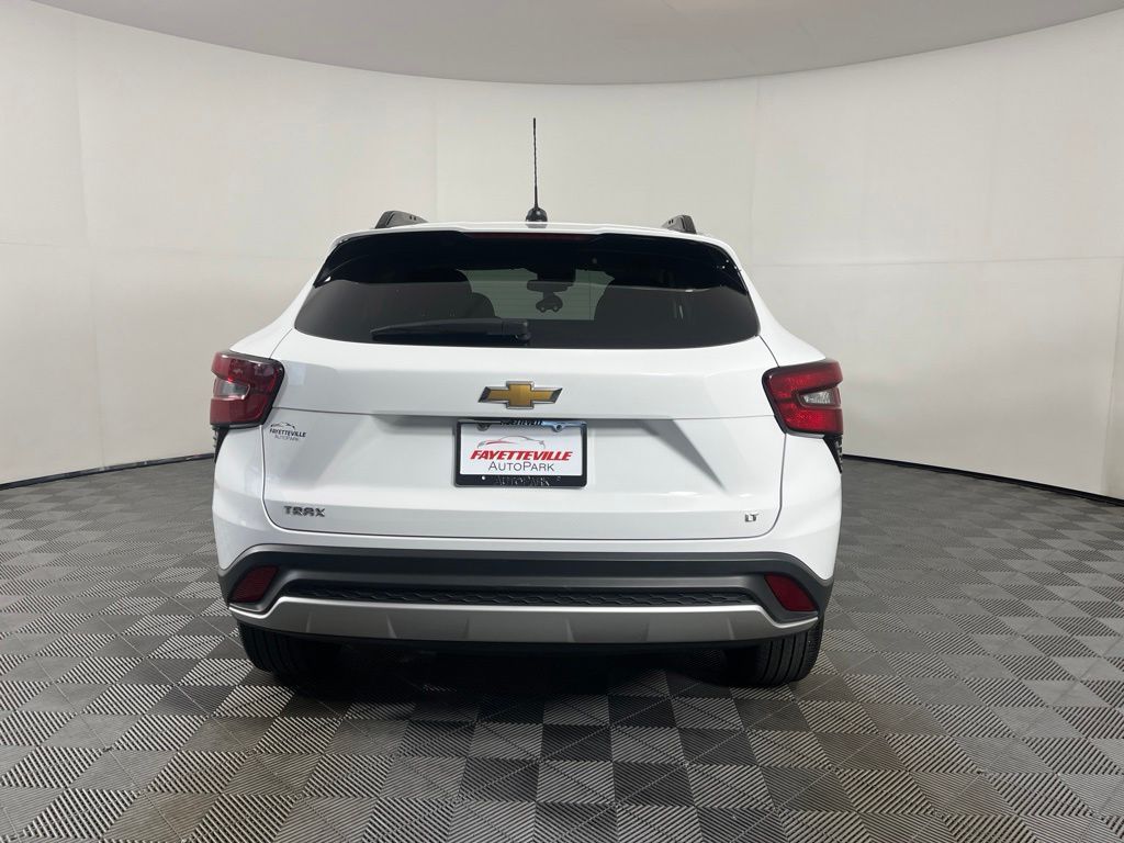 Thumbnail: 2025 Chevrolet Trax - 8