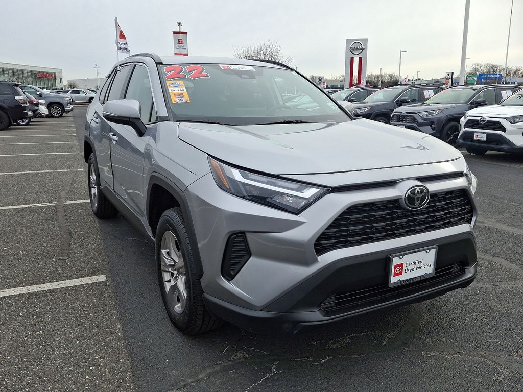 2022 Toyota RAV4 XLE 3