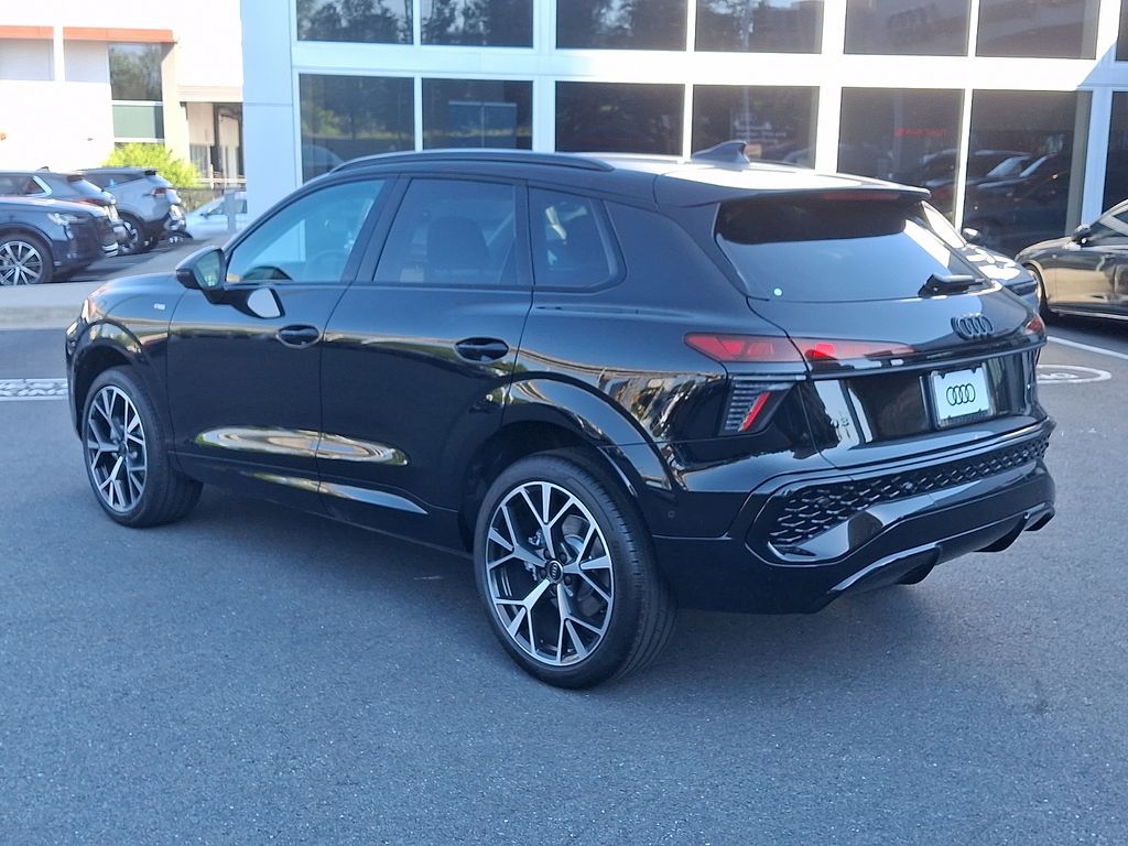 Thumbnail: 2026 Audi Q3 - 4