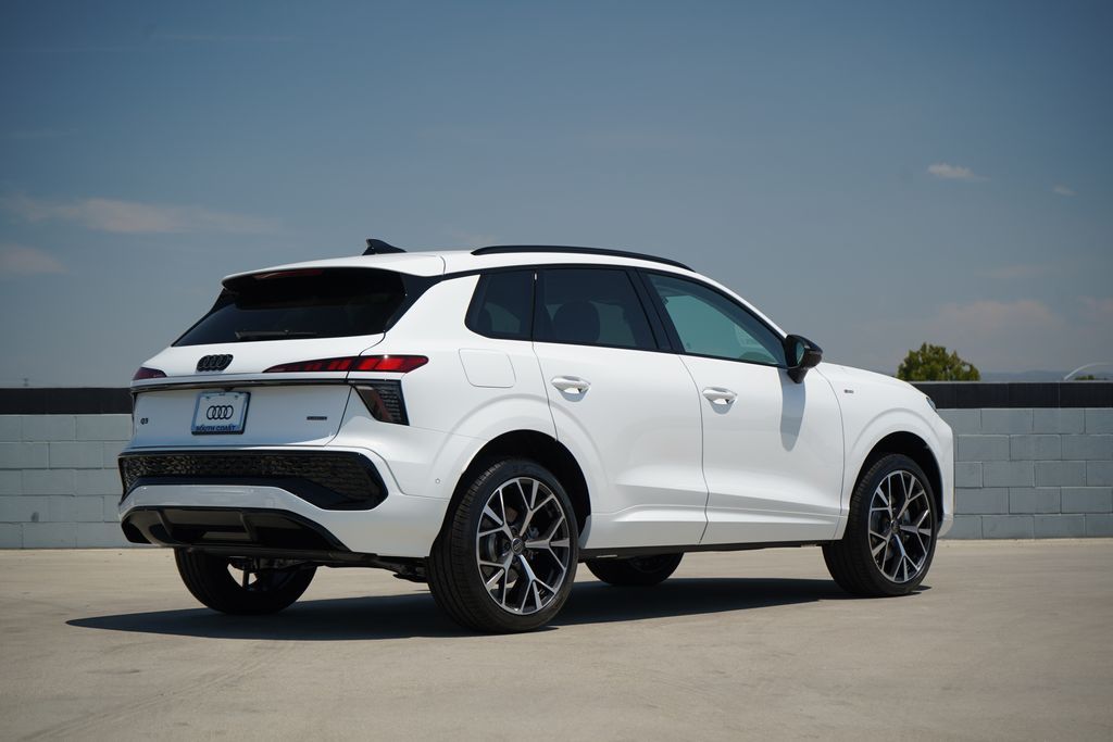 Thumbnail: 2026 Audi Q3 - 3