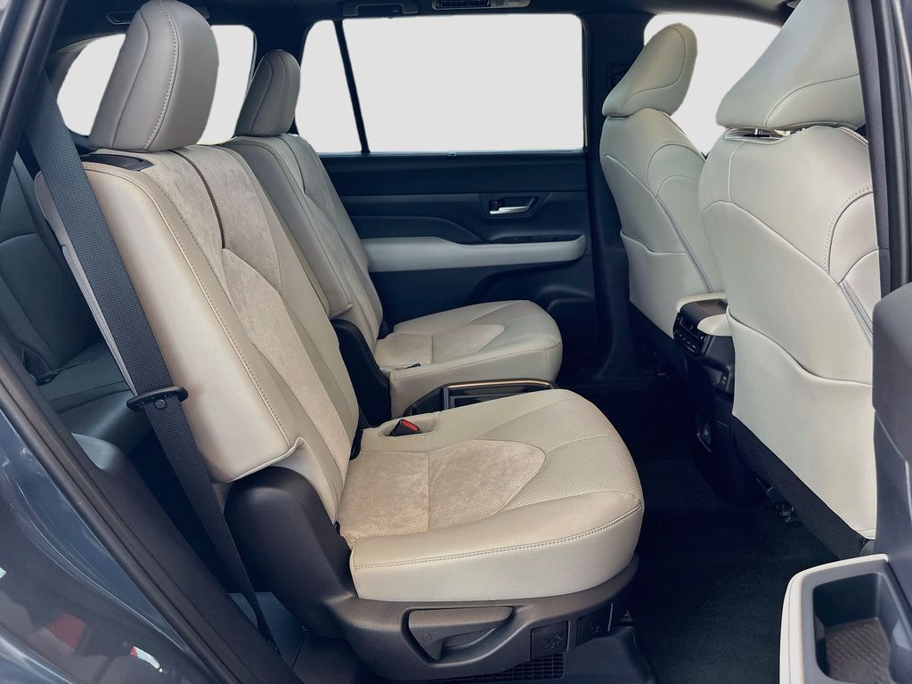 Thumbnail: 2026 Toyota Grand Highlander - 22