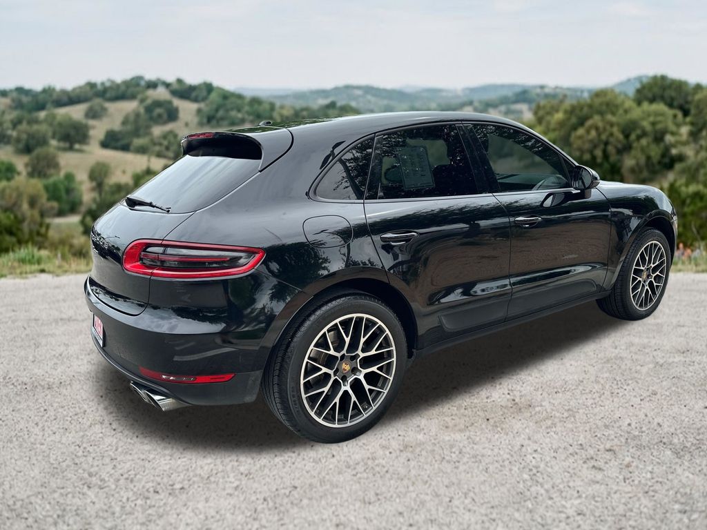 Used 2018  Porsche Base image 10