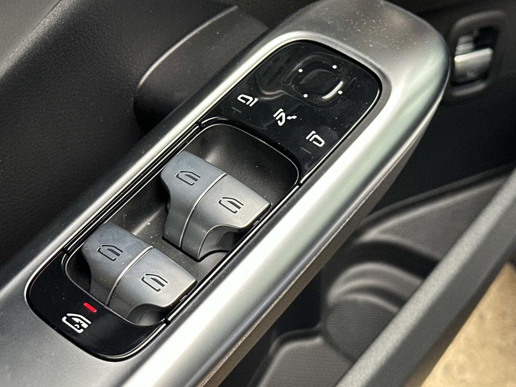 Thumbnail: 2025 Mercedes-Benz C-Class - 18