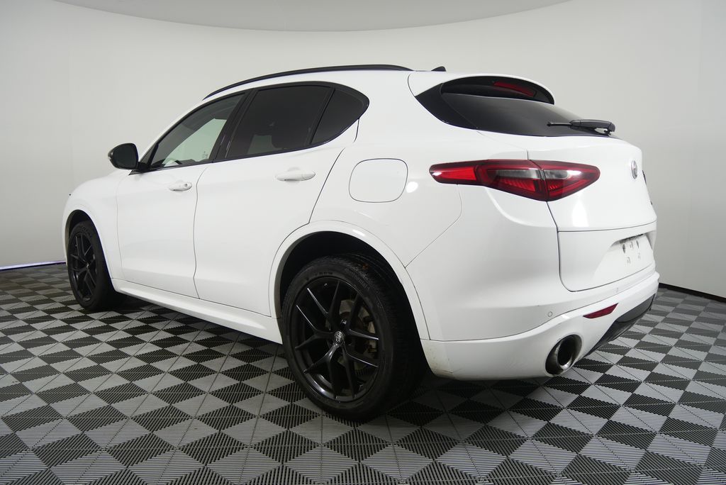 Thumbnail: 2021 Alfa Romeo Stelvio - 5