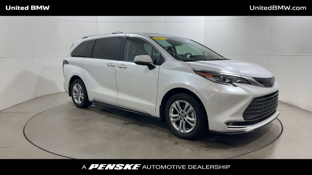 2023 Toyota Sienna Platinum 2